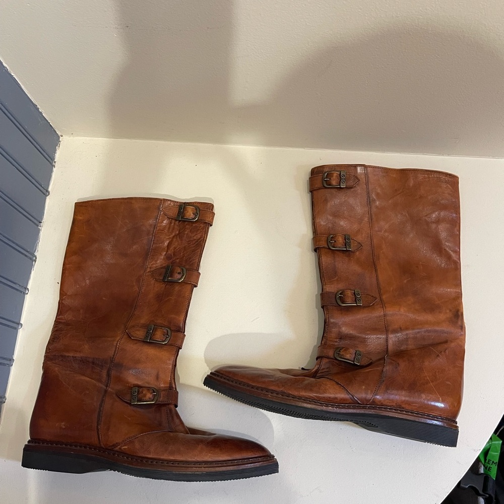 Brown Boots from Italy, trendy and size 6